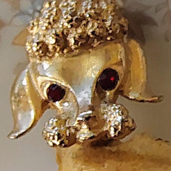 VTG Poodle Dog Brooch Gold Tone Red Rhinestone Eyes Gold Jacket - Picture 4 of 6